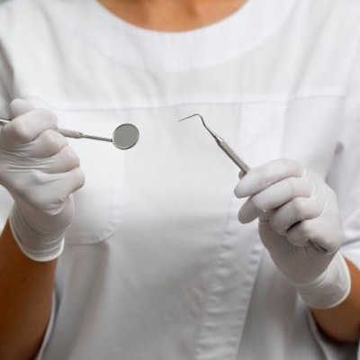 Was ist ein Zahnimplantat? Ein umfassender Leitfaden der Klinik Corona Dental in Barcelona